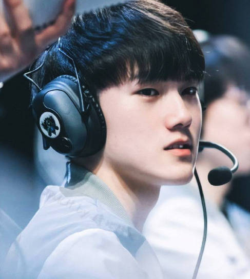 阿尔瓦雷斯 阿尔瓦雷斯