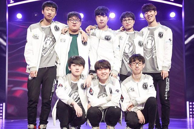 与欢呼声给 与欢呼声给